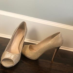 LE chateau sparkly gold heels